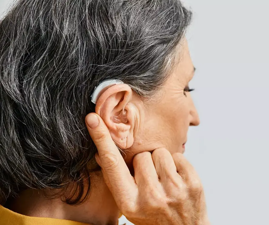 Hörgeräte reinigen: Tipps zur Pflege Ihrer kleinen Hörhilfen