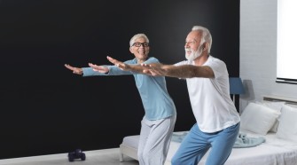 Übungen gegen Rückenschmerzen: Kniebeugen