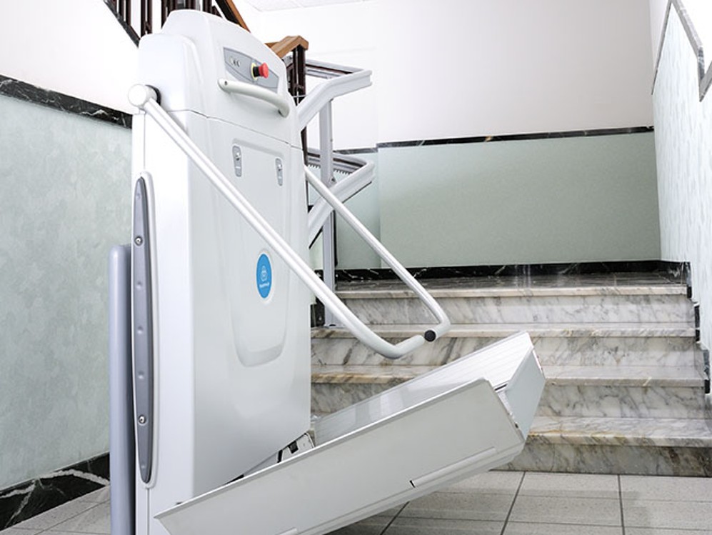 La plataforma sube escaleras modelo SUPRA de TK Home Solutions es ideal para escaleras curvas. 