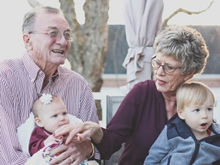 Bien vieillir : activités de groupe et bien-être des seniors