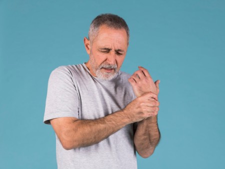 Comment l'ostéoporose affecte les personnes agées ?