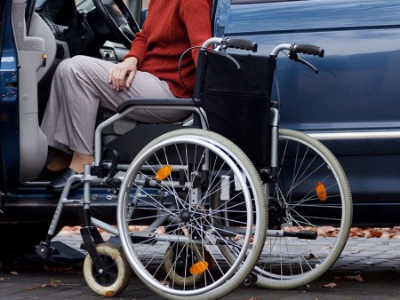 Solution de voiture accessible aux personnes à mobilité réduite