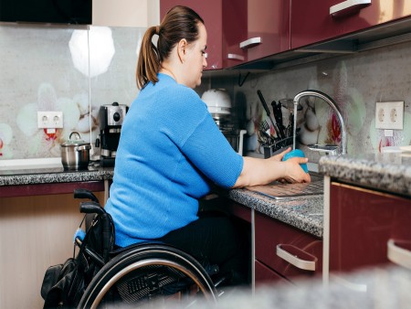 Quelles adaptations sont nécessaires à domicile pour les personnes handicapées